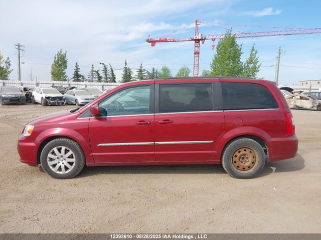 2C4RC1BG2GR101121 Chrysler Town and Country
