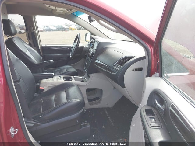 2C4RC1BG2GR101121 Chrysler Town and Country