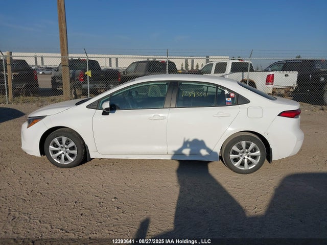 12393641 :رقم المزاد ، 5YFBPMBE1NP347743 vin ، 2022 Toyota Corolla Le/xle مزاد بيع
