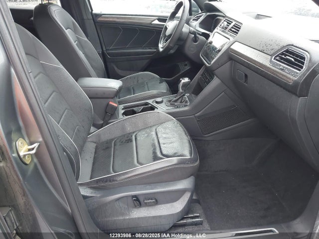 3VV4B7AX0NM045638 Volkswagen Tiguan