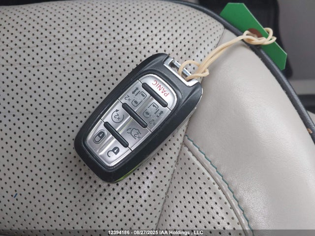2C4RC1N75HR693871 Chrysler 2017