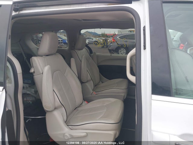 2C4RC1N75HR693871 Chrysler 2017