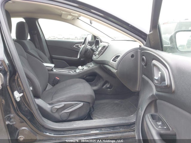 1C3CCCFB2FN557183 Chrysler 200