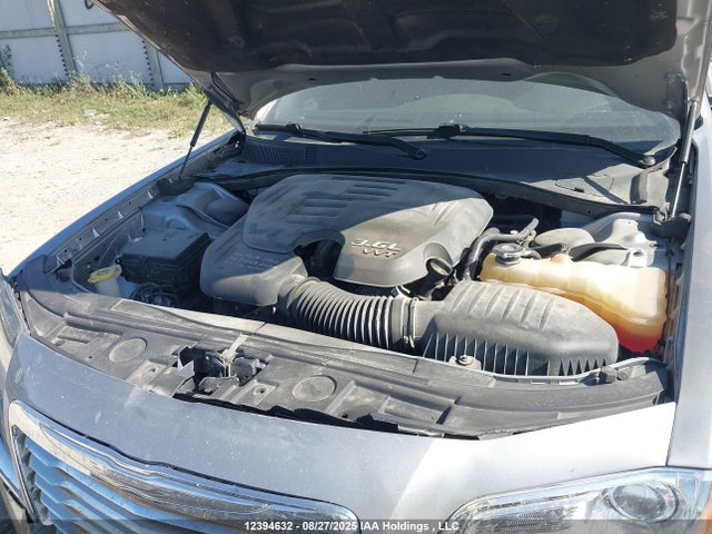 2C3CCARG0EH292945 Chrysler 300