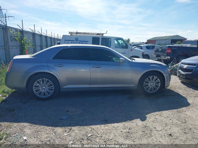 2C3CCARG0EH292945 Chrysler 300