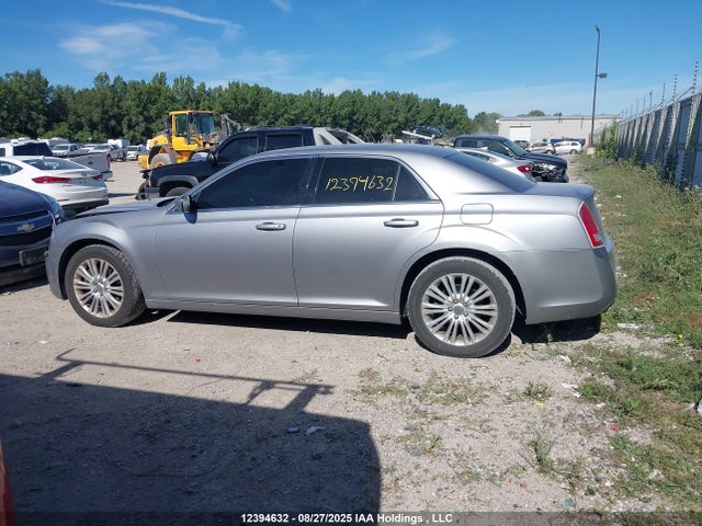 2C3CCARG0EH292945 Chrysler 300