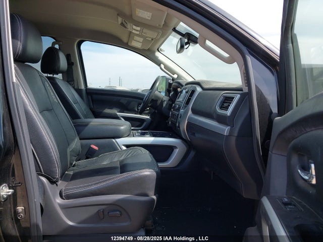 1N6AA1E51HN513779 Nissan 2017