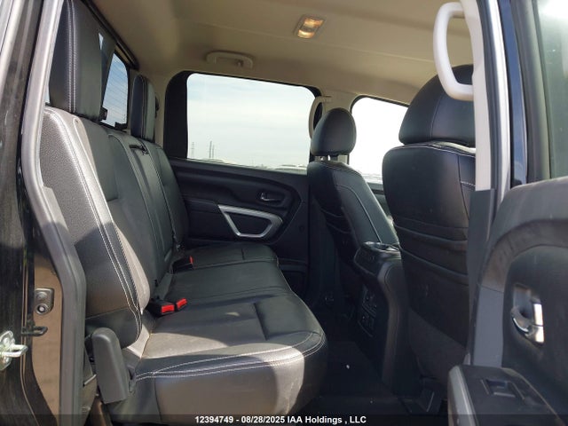 1N6AA1E51HN513779 Nissan 2017