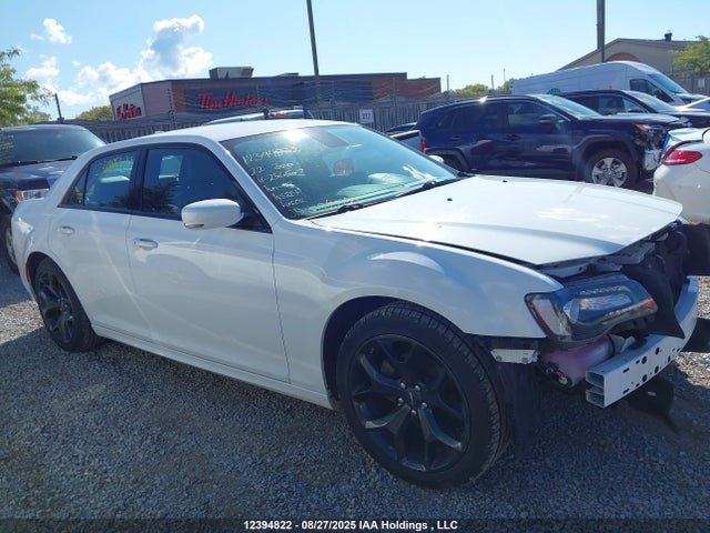 2C3CCADG6NH256507 Chrysler 300