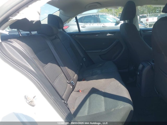 3VWD07AJ2FM223385 Volkswagen 1.8t