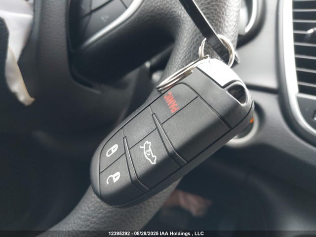 1C3CCCFB0FN750335 Chrysler 200