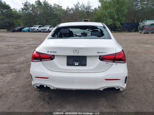 W1K3G4FB2NJ329864 Mercedes-Benz m260