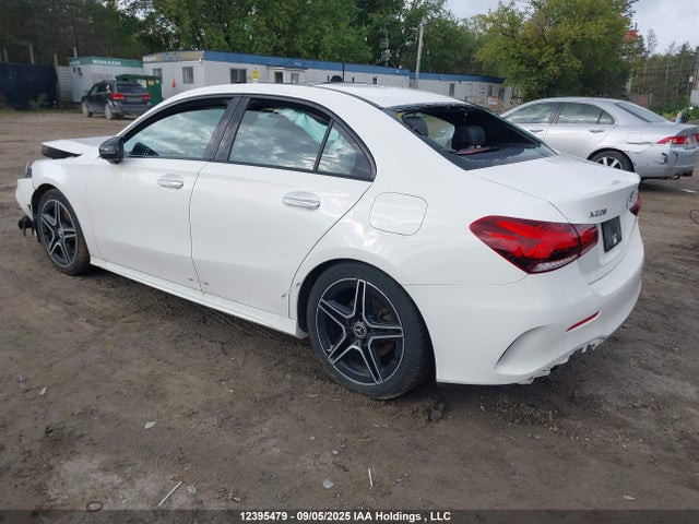W1K3G4FB2NJ329864 Mercedes-Benz m260