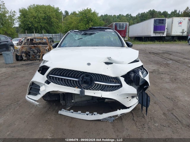 W1K3G4FB2NJ329864 Mercedes-Benz m260
