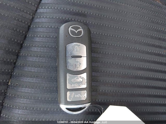 3MZBM1V77FM187099 Mazda pe