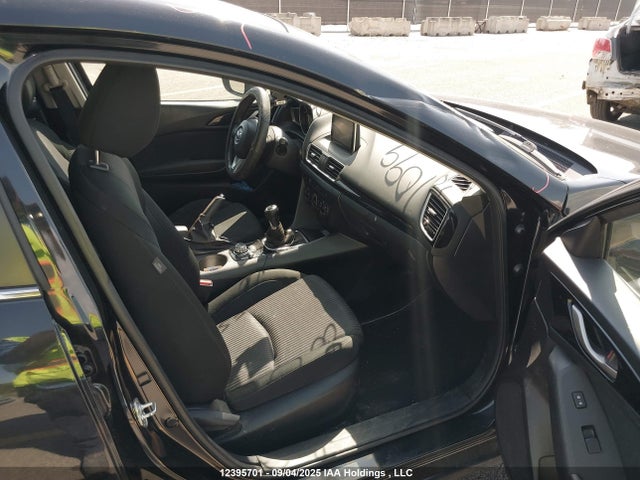 3MZBM1V77FM187099 Mazda pe