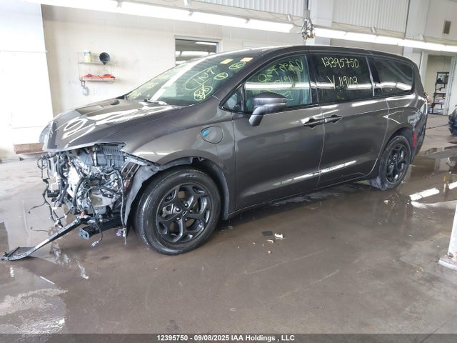 Chrysler Pacifica 2022 2C4RC1L78NR119103 Image 2