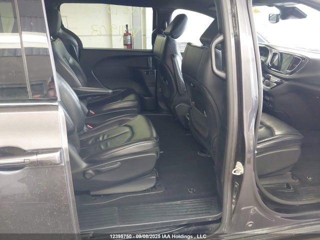 Chrysler Pacifica 2022 2C4RC1L78NR119103 Image 8