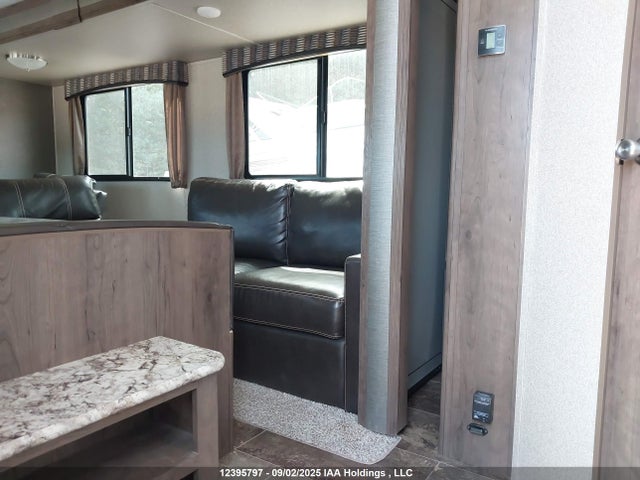 4YDT29021JK418275 Keystone 2018