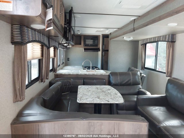 4YDT29021JK418275 Keystone 2018