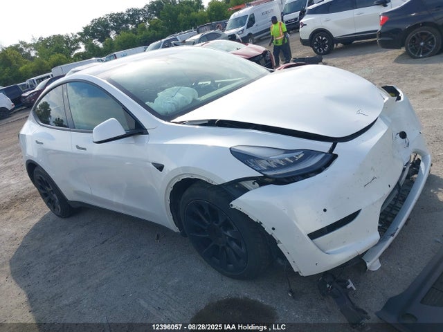 7SAYGDEE5NF466223 Tesla Model Y