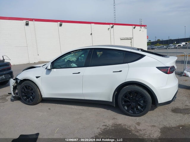 7SAYGDEE5NF466223 Tesla Model Y