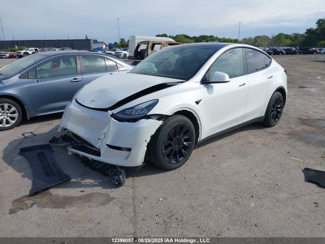 7SAYGDEE5NF466223 Tesla Model Y