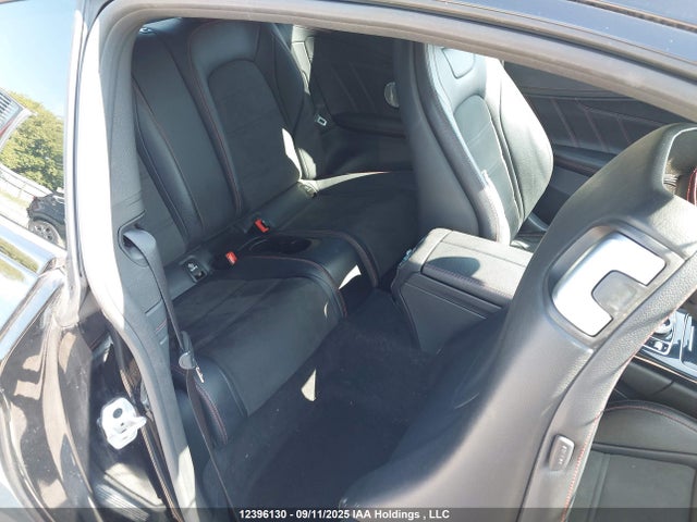 WDDWJ6EB8JF673059 Mercedes-Benz m276