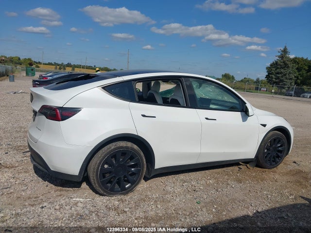 7SAYGAEE0NF530814 Tesla Model Y