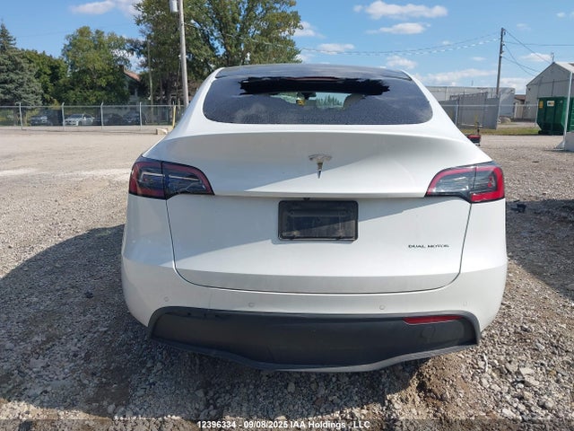7SAYGAEE0NF530814 Tesla Model Y