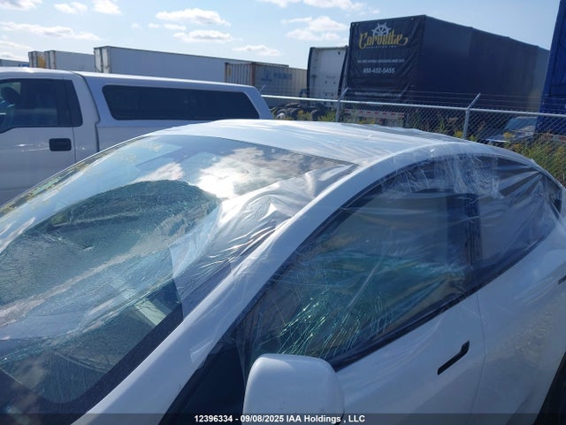 7SAYGAEE0NF530814 Tesla Model Y