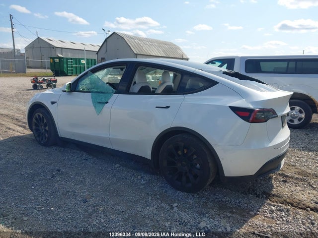 7SAYGAEE0NF530814 Tesla Model Y