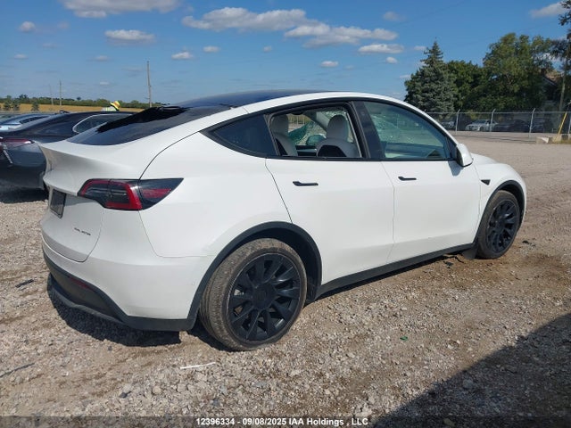 7SAYGAEE0NF530814 Tesla Model Y