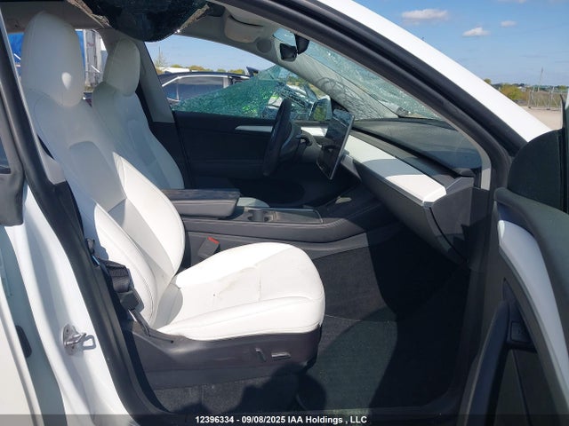 7SAYGAEE0NF530814 Tesla Model Y