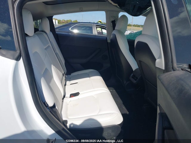 7SAYGAEE0NF530814 Tesla Model Y