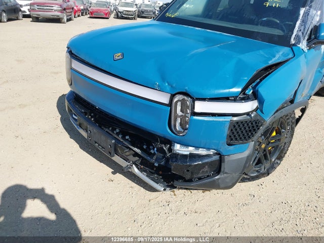 Rivian r1t 2023 7FCTGAAA6PN018886 Image 12