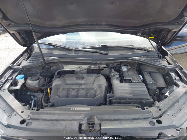 3VV2B7AXXJM049102 Volkswagen Tiguan