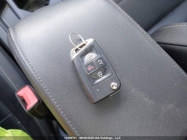 3VV2B7AXXJM049102 Volkswagen Tiguan