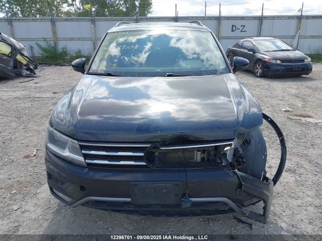 3VV2B7AXXJM049102 Volkswagen Tiguan