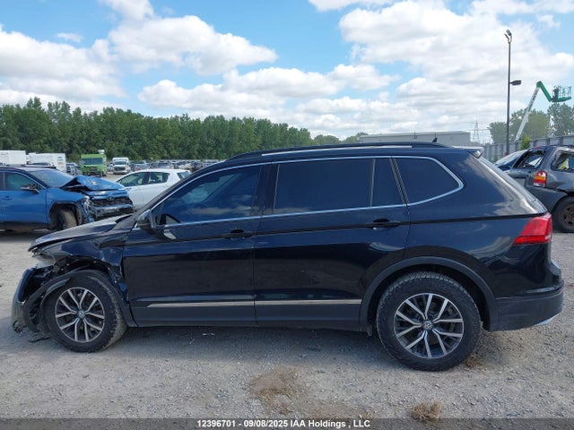 3VV2B7AXXJM049102 Volkswagen Tiguan