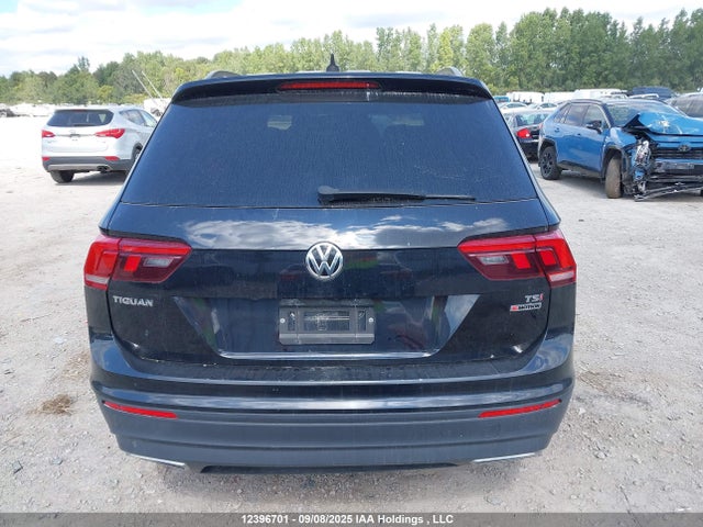 3VV2B7AXXJM049102 Volkswagen Tiguan