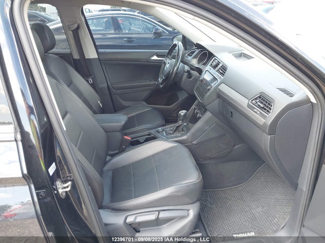 3VV2B7AXXJM049102 Volkswagen Tiguan