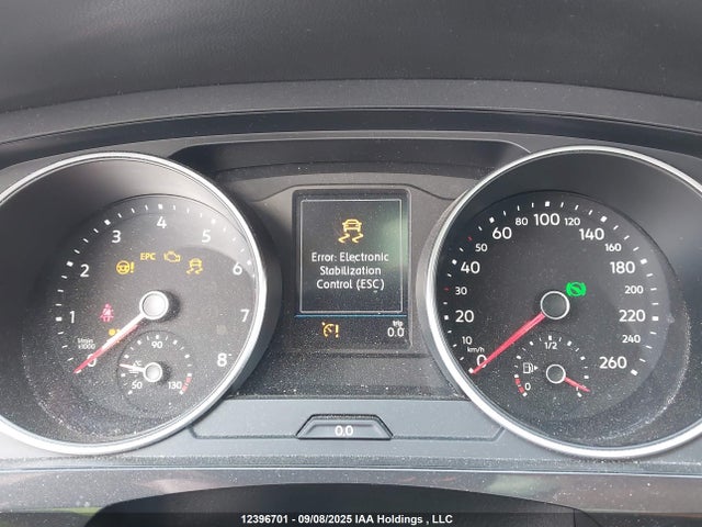 3VV2B7AXXJM049102 Volkswagen Tiguan