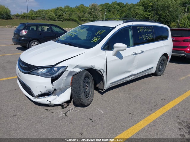 Chrysler 2017 2017 2C4RC1BG9HR803633 Image 2