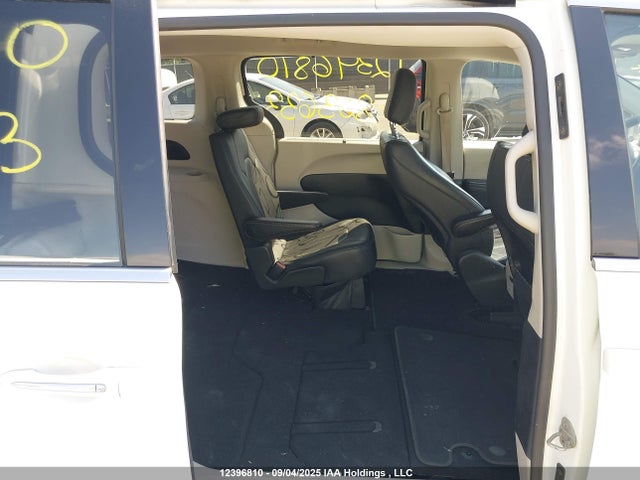 Chrysler 2017 2017 2C4RC1BG9HR803633 Image 8
