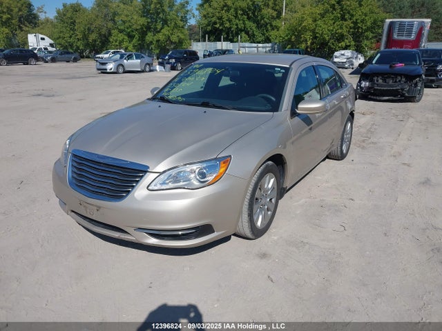Chrysler 200 2014 1C3CCBAB5EN232124 Image 2