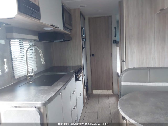 Winnebago 2021 2021 54CTM2J2XM3052673 Image 8