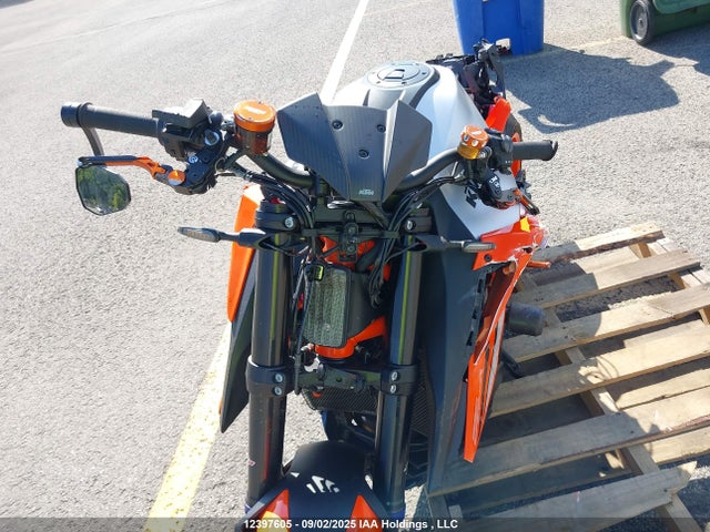 VBKV39404NM952493 KTM Super Duke R