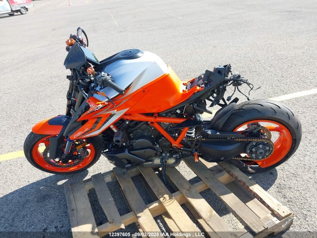 VBKV39404NM952493 KTM Super Duke R