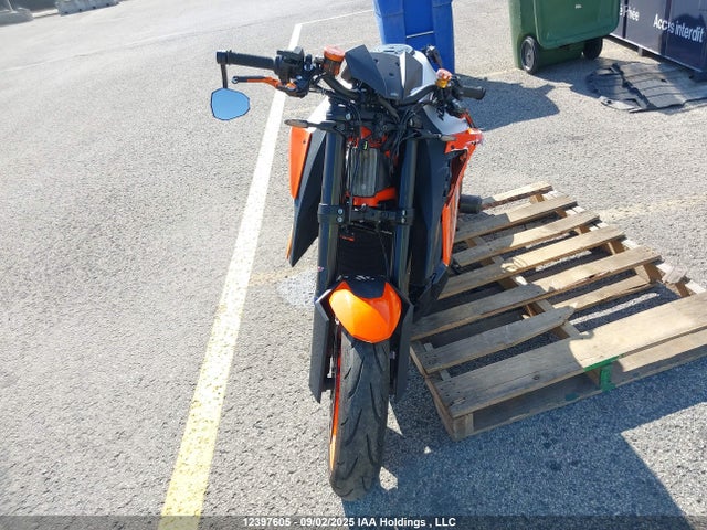 VBKV39404NM952493 KTM Super Duke R